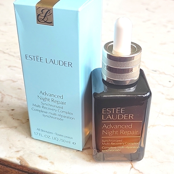 Estée Lauder Advanced Night Repair Serum 1.7 FL. Oz. / 50ml - Picture 2 of 3